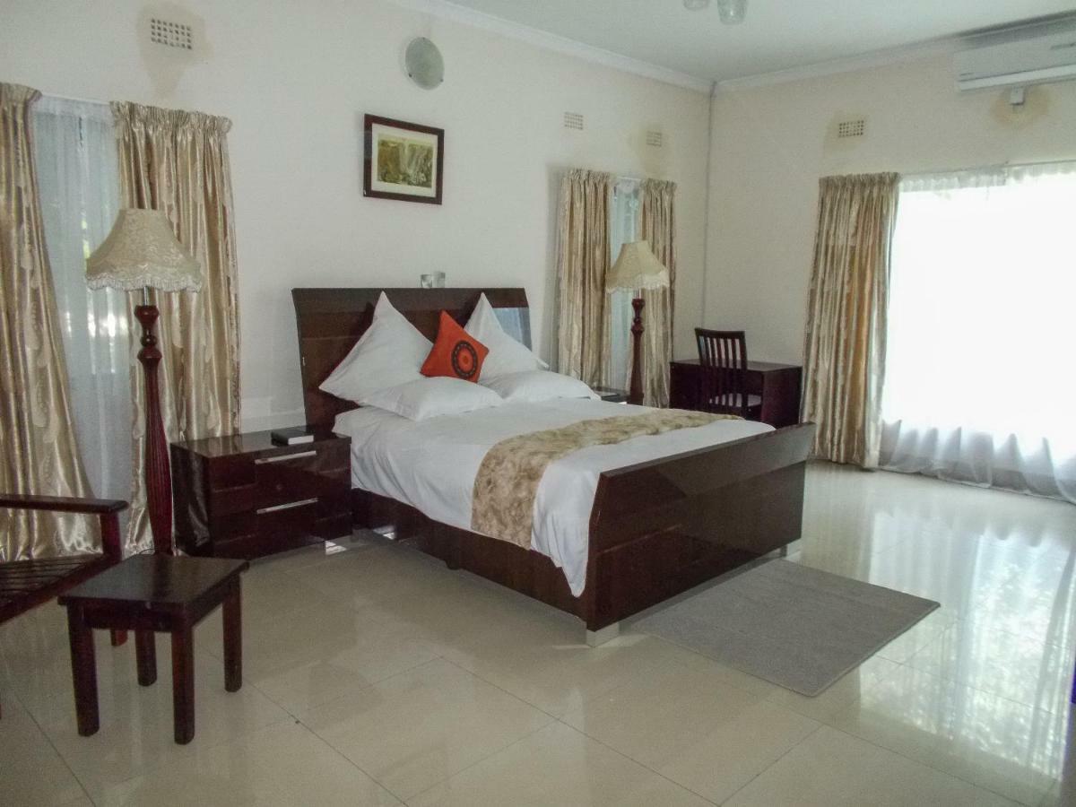 Waterfalls Hotel Lusaka Bagian luar foto